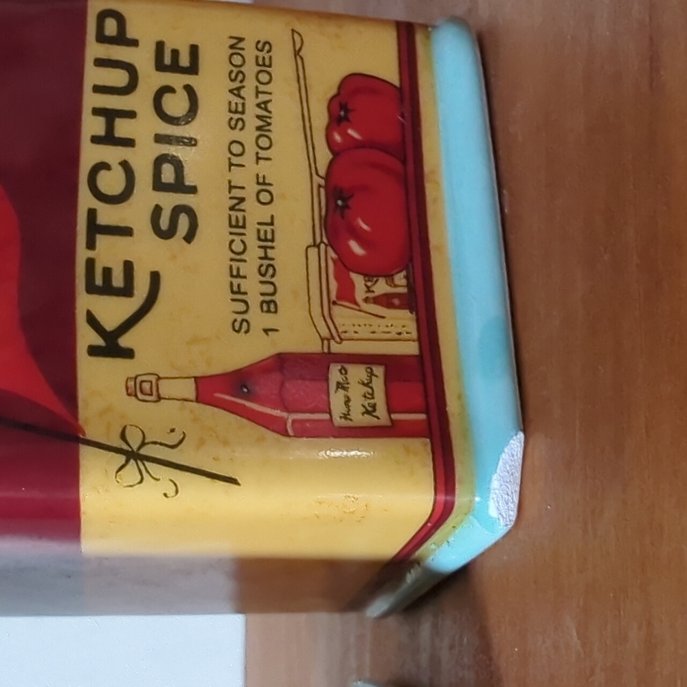 Retro Red And Blue Ketchup And Spice Salt And Pepper Shakers - Picture 2 of 11